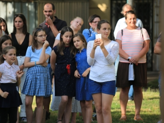 A Sándor Frigyes Zeneiskola tanévzáró koncertje a lakatolós téren (2022) - fotó: 