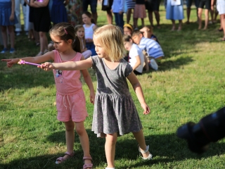 A Sándor Frigyes Zeneiskola tanévzáró koncertje a lakatolós téren (2022) - fotó: 