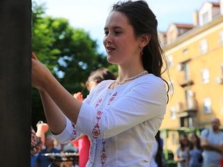 A Sándor Frigyes Zeneiskola tanévzáró koncertje a lakatolós téren (2022) - fotó: 