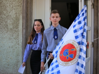 Zászló, dalok, virágözön, szép szavak – ballagás a Móriczban - fotó: 