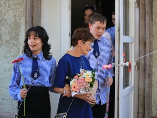 Zászló, dalok, virágözön, szép szavak – ballagás a Móriczban - fotó: 