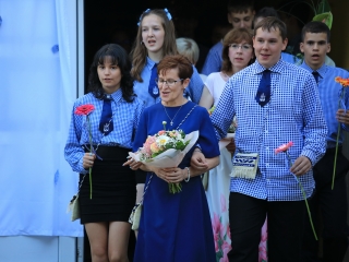 Zászló, dalok, virágözön, szép szavak – ballagás a Móriczban - fotó: 