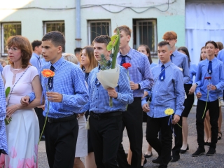 Zászló, dalok, virágözön, szép szavak – ballagás a Móriczban - fotó: 