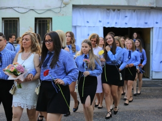 Zászló, dalok, virágözön, szép szavak – ballagás a Móriczban - fotó: 