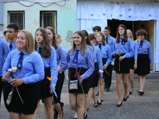 Zászló, dalok, virágözön, szép szavak – ballagás a Móriczban - fotó: 