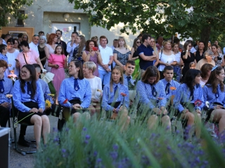 Zászló, dalok, virágözön, szép szavak – ballagás a Móriczban - fotó: 