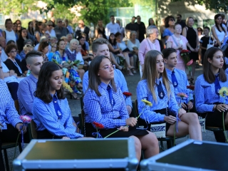 Zászló, dalok, virágözön, szép szavak – ballagás a Móriczban - fotó: 