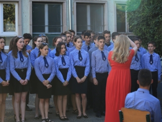 Zászló, dalok, virágözön, szép szavak – ballagás a Móriczban - fotó: 