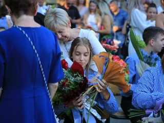 Zászló, dalok, virágözön, szép szavak – ballagás a Móriczban - fotó: 