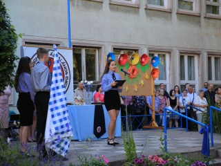 Zászló, dalok, virágözön, szép szavak – ballagás a Móriczban - fotó: 