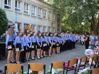 Zászló, dalok, virágözön, szép szavak – ballagás a Móriczban - fotó: 