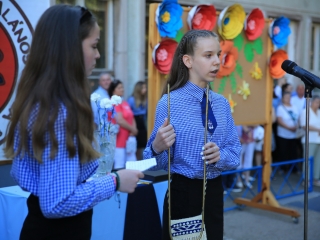 Zászló, dalok, virágözön, szép szavak – ballagás a Móriczban - fotó: 