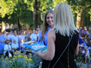 Zászló, dalok, virágözön, szép szavak – ballagás a Móriczban - fotó: 