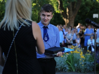 Zászló, dalok, virágözön, szép szavak – ballagás a Móriczban - fotó: 