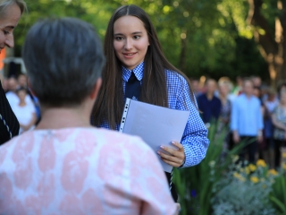 Zászló, dalok, virágözön, szép szavak – ballagás a Móriczban - fotó: 
