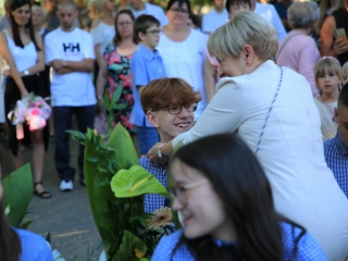 Zászló, dalok, virágözön, szép szavak – ballagás a Móriczban - fotó: 