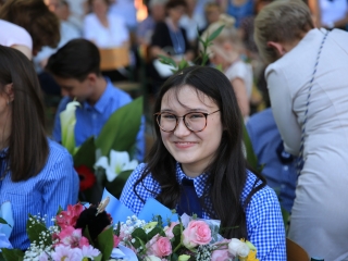 Zászló, dalok, virágözön, szép szavak – ballagás a Móriczban - fotó: 