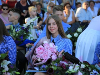 Zászló, dalok, virágözön, szép szavak – ballagás a Móriczban - fotó: 