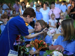 Zászló, dalok, virágözön, szép szavak – ballagás a Móriczban - fotó: 