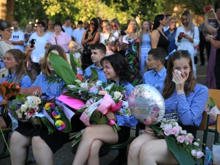 Zászló, dalok, virágözön, szép szavak – ballagás a Móriczban - fotó: 