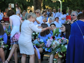 Zászló, dalok, virágözön, szép szavak – ballagás a Móriczban - fotó: 