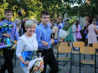 Zászló, dalok, virágözön, szép szavak – ballagás a Móriczban - fotó: 