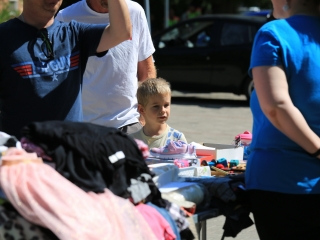 Csomagtartóvásár a Városháza parkolóban - fotó: 