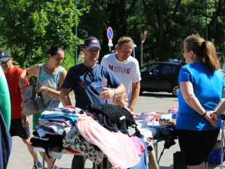 Csomagtartóvásár a Városháza parkolóban - fotó: 