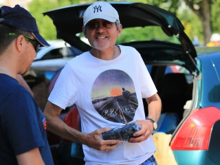 Csomagtartóvásár a Városháza parkolóban - fotó: 