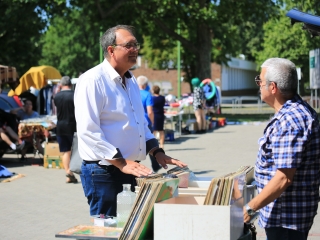 Csomagtartóvásár a Városháza parkolóban - fotó: 