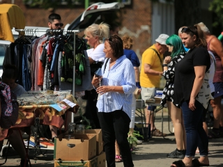 Csomagtartóvásár a Városháza parkolóban - fotó: 