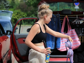 Csomagtartóvásár a Városháza parkolóban - fotó: 