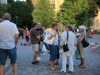 Tiltakozó akció a Városháza téren - fotó: 