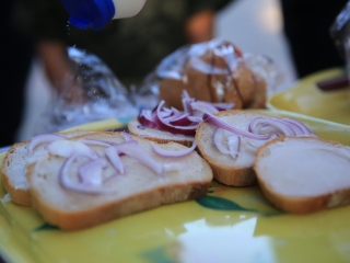 Tiltakozó akció a Városháza téren - fotó: 