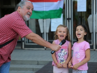 Tiltakozó akció a Városháza téren - fotó: 