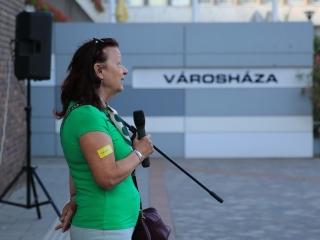 Tiltakozó akció a Városháza téren - fotó: 