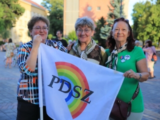 Tiltakozó akció a Városháza téren - fotó: 