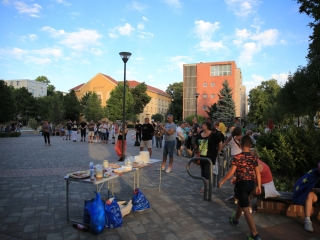 Tiltakozó akció a Városháza téren - fotó: 