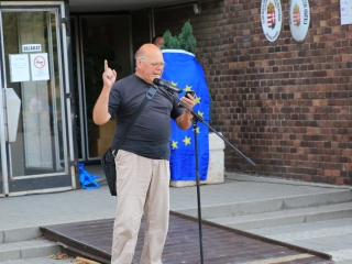 Tiltakozó akció a Városháza téren - fotó: 