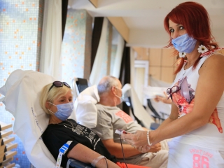 Retró véradás az MMK-ban - fotó: 