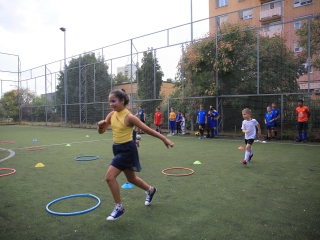 Sportnap a menekült gyerekekkel - fotó: 