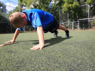 Sportnap a menekült gyerekekkel - fotó: 