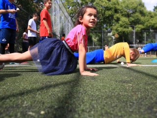Sportnap a menekült gyerekekkel - fotó: 