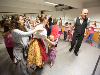 Táncház az MMK-ban - fotó: Ónodi Zoltán