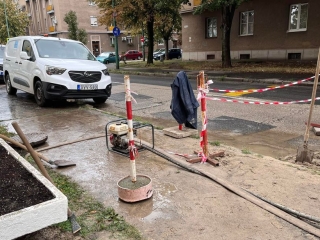 Csőtörés a Bocskai utcában - fotó: 