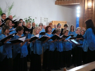 A Dunaújvárosi Vegyeskar az evangélikus templomban - fotó: 