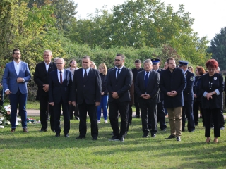 Nemzeti gyásznap a forradalmi emlékműnél - fotó: 