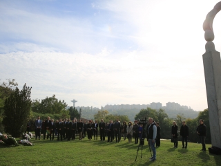 Nemzeti gyásznap a forradalmi emlékműnél - fotó: 