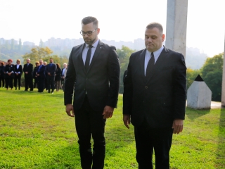 Nemzeti gyásznap a forradalmi emlékműnél - fotó: 