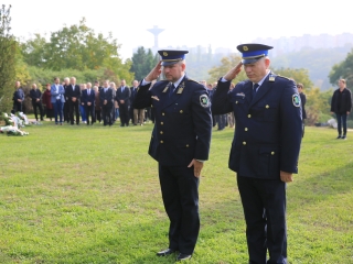 Nemzeti gyásznap a forradalmi emlékműnél - fotó: 